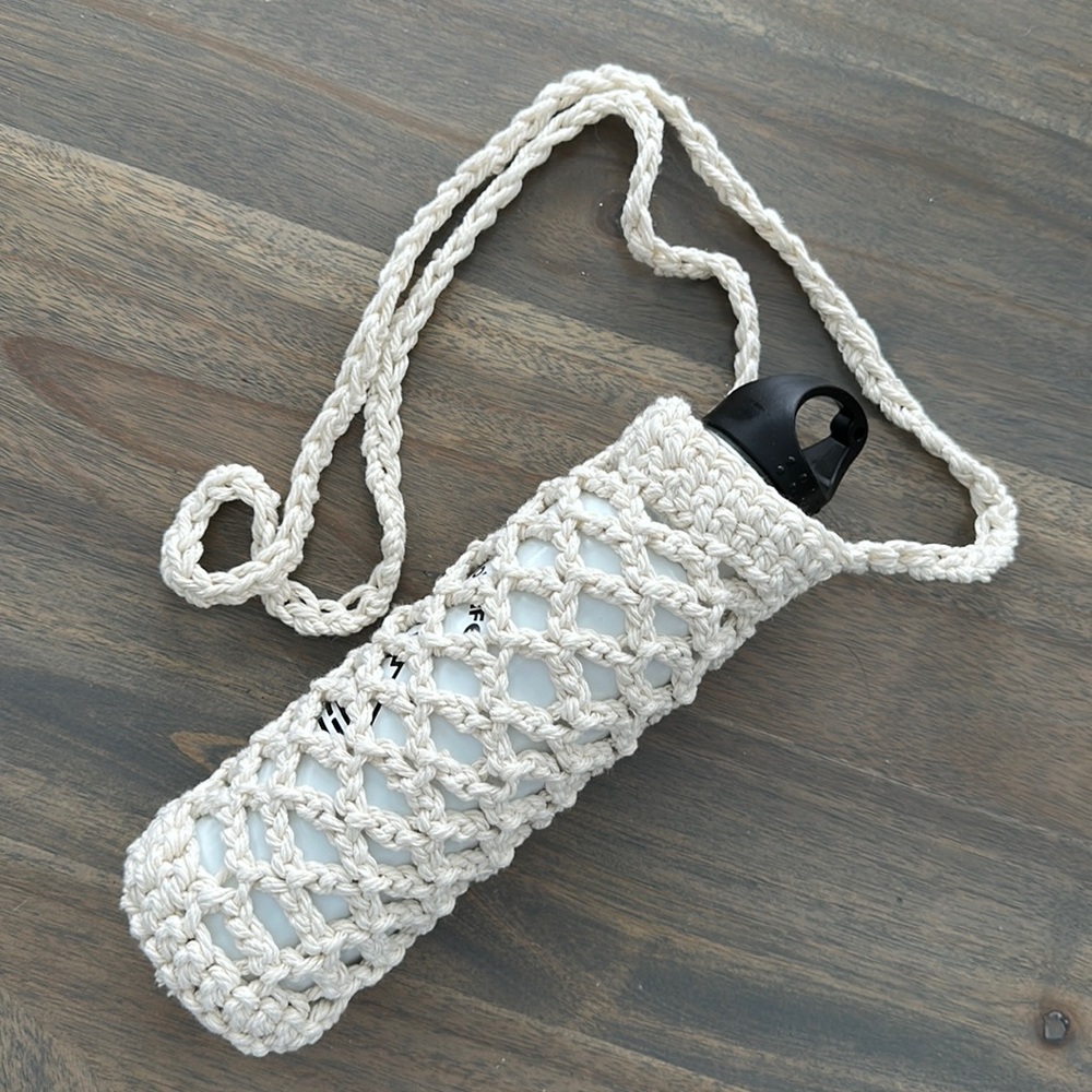 UNISEX Beautiful crochet hand-made shoulder bottle carrier. 100 % cotton.